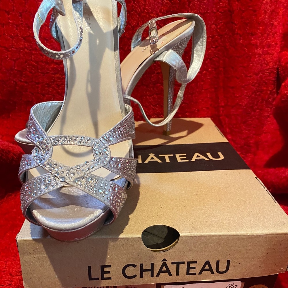 Fabulous sparkly Le Chateau shoes 👠